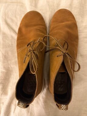 UGG Men's Chukka Boots in Chestnut Suede
